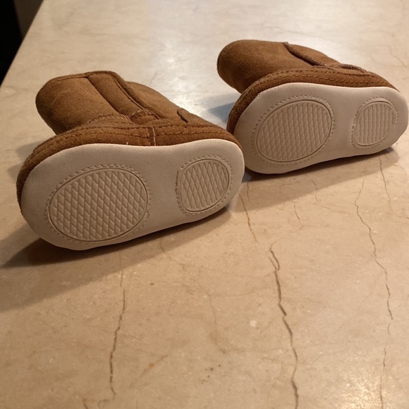 UGG like baby boots - Picture 3 of 4